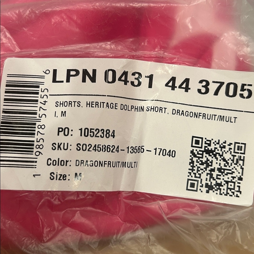 Fabletics Heritage Dolphin Short Dragonfruit M NWT - image 4